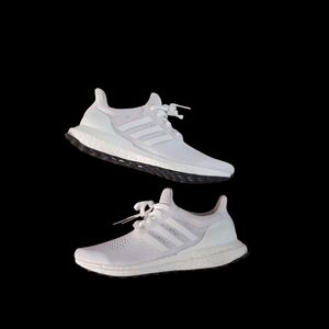 < Adidas UltraBoost White Sneakers Size 8.5